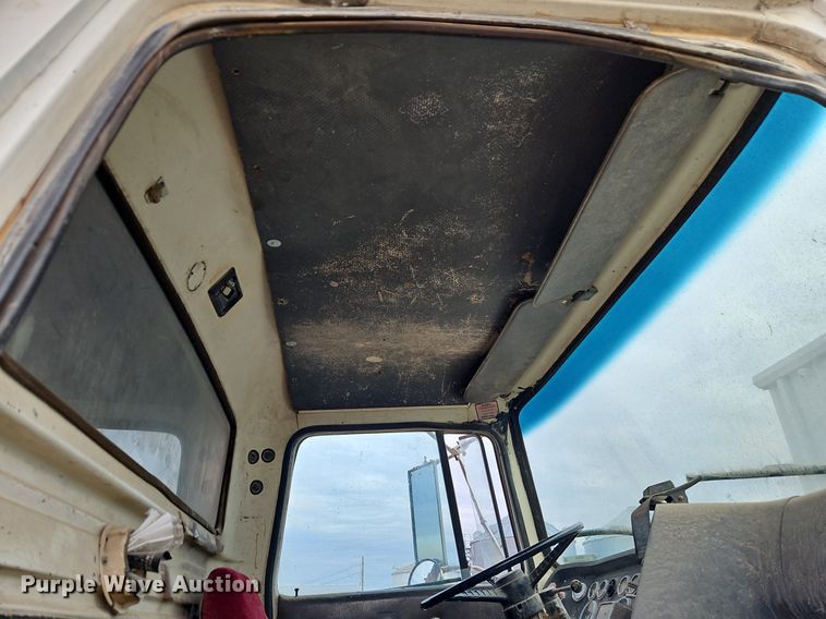 image for item EI3534 1989 Ford L9000 dump truck