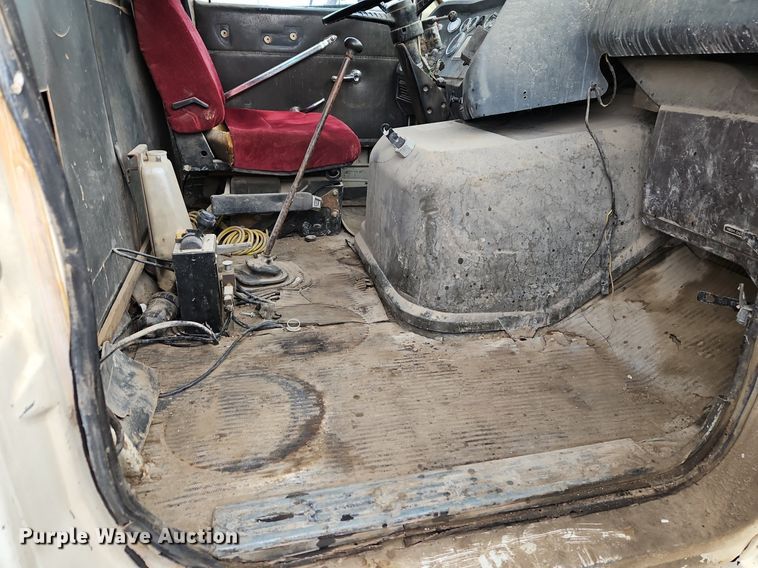 image for item EI3534 1989 Ford L9000 dump truck