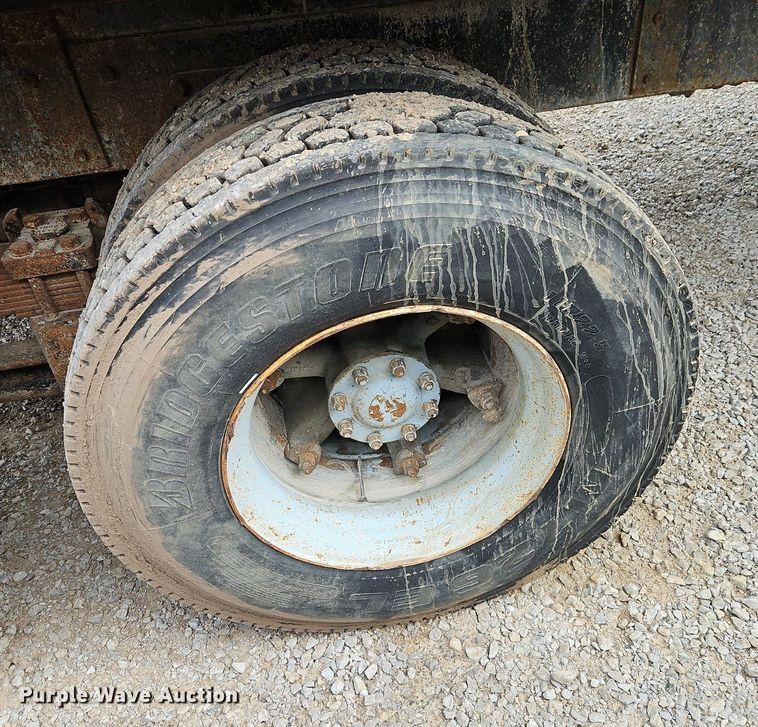 image for item EI3534 1989 Ford L9000 dump truck