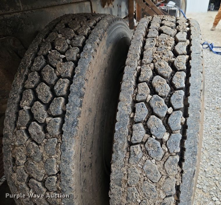 image for item EI3534 1989 Ford L9000 dump truck