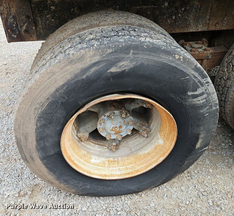 image for item EI3534 1989 Ford L9000 dump truck