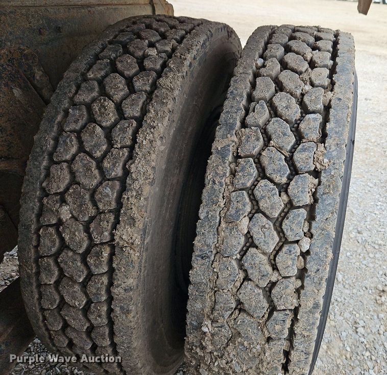 image for item EI3534 1989 Ford L9000 dump truck