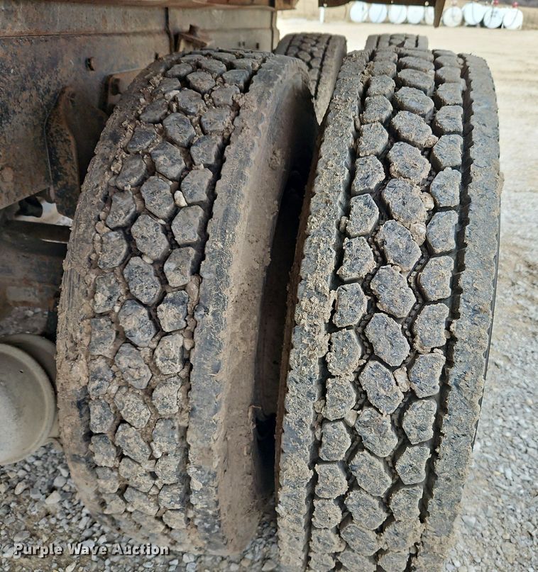 image for item EI3534 1989 Ford L9000 dump truck