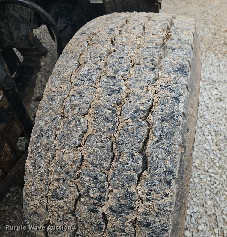 image for item EI3534 1989 Ford L9000 dump truck