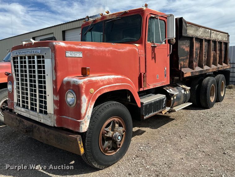 image for item EJ0318 1976 International  Transtar 4300 dump truck