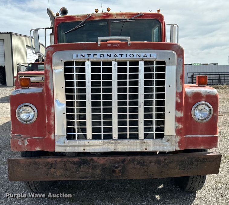 image for item EJ0318 1976 International  Transtar 4300 dump truck