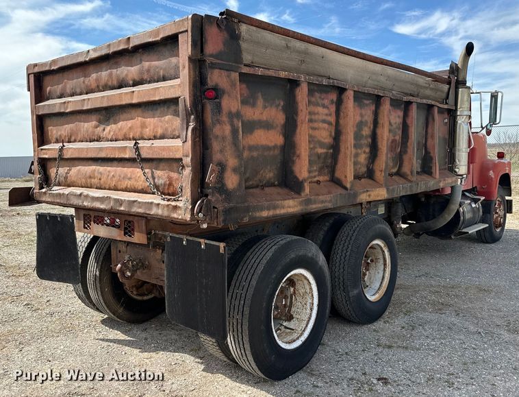 image for item EJ0318 1976 International  Transtar 4300 dump truck