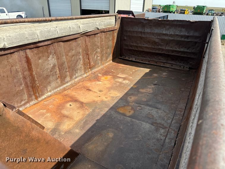 image for item EJ0318 1976 International  Transtar 4300 dump truck