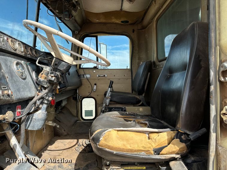 image for item EJ0318 1976 International  Transtar 4300 dump truck