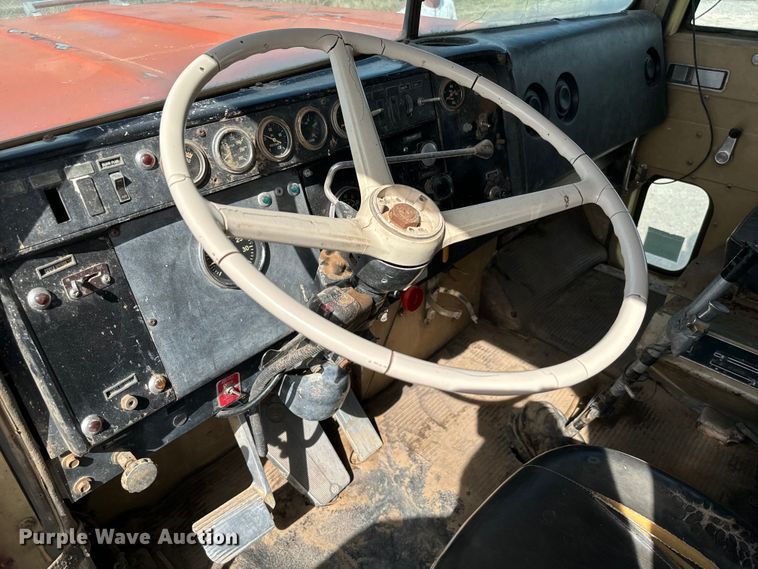 image for item EJ0318 1976 International  Transtar 4300 dump truck