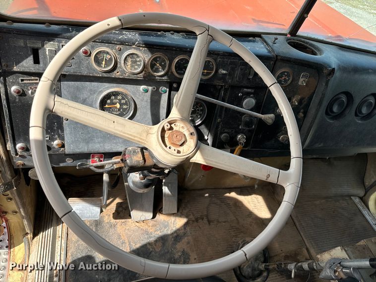 image for item EJ0318 1976 International  Transtar 4300 dump truck