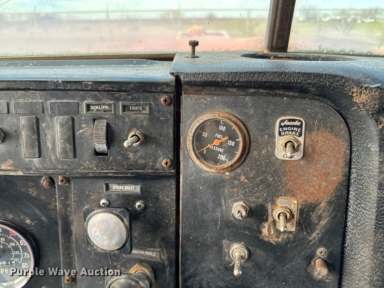 image for item EJ0318 1976 International  Transtar 4300 dump truck