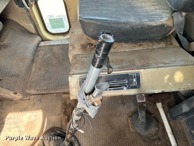 image for item EJ0318 1976 International  Transtar 4300 dump truck