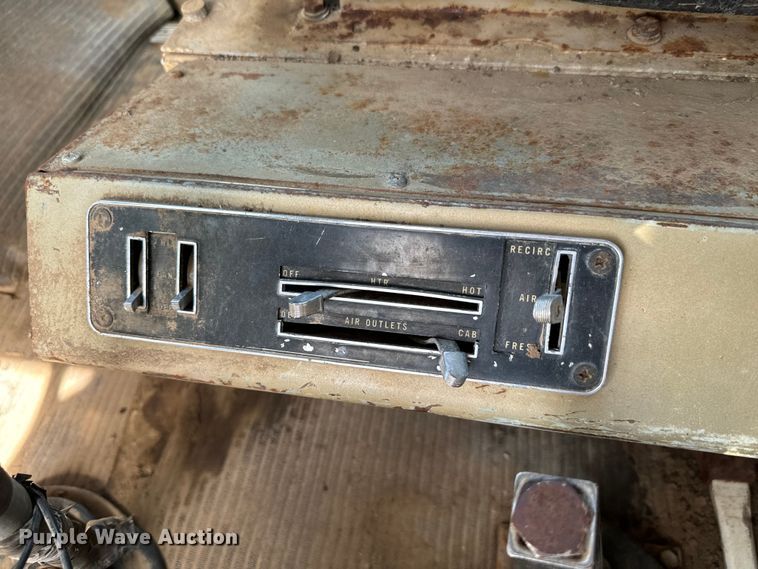 image for item EJ0318 1976 International  Transtar 4300 dump truck