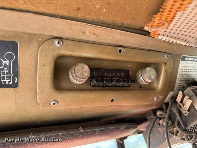 image for item EJ0318 1976 International  Transtar 4300 dump truck
