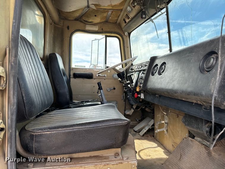 image for item EJ0318 1976 International  Transtar 4300 dump truck