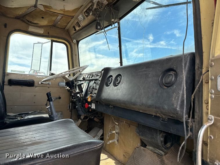 image for item EJ0318 1976 International  Transtar 4300 dump truck