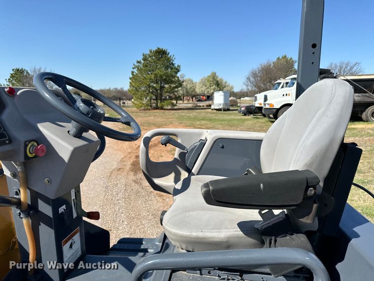 image for item EJ0326 2008 Volvo DD31HF double drum vibratory roller