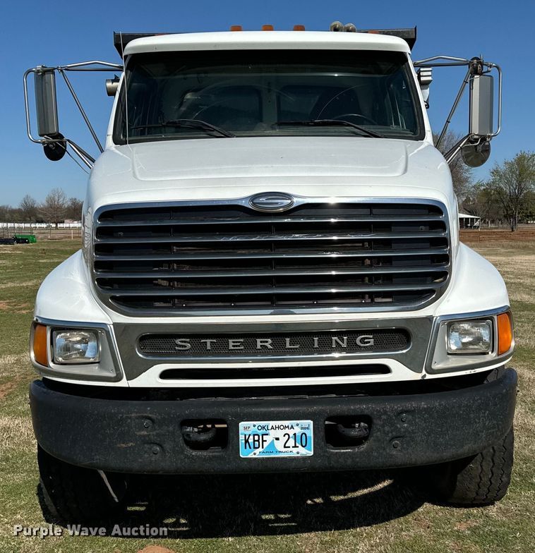image for item EJ0327 2007 Sterling dump truck