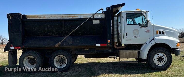 image for item EJ0327 2007 Sterling dump truck