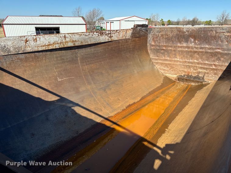 image for item EJ0327 2007 Sterling dump truck
