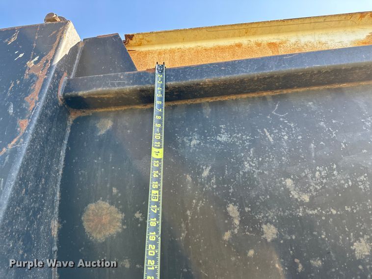 image for item EJ0327 2007 Sterling dump truck