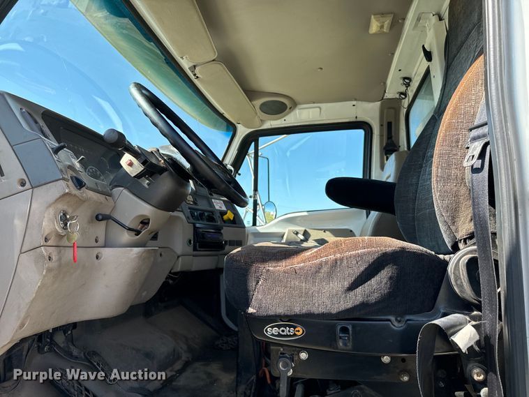 image for item EJ0327 2007 Sterling dump truck