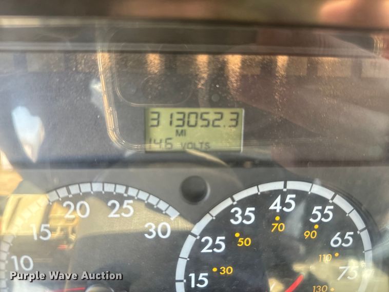 image for item EJ0327 2007 Sterling dump truck