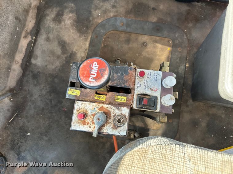 image for item EJ0327 2007 Sterling dump truck