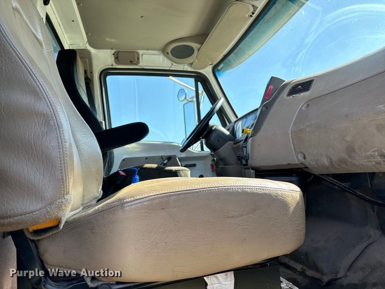 image for item EJ0327 2007 Sterling dump truck