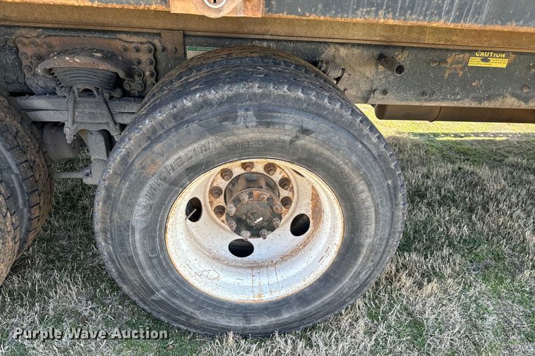 image for item EJ0327 2007 Sterling dump truck