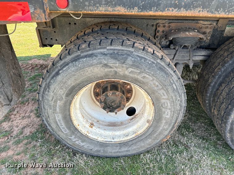 image for item EJ0327 2007 Sterling dump truck