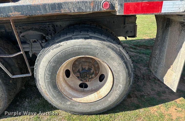 image for item EJ0327 2007 Sterling dump truck