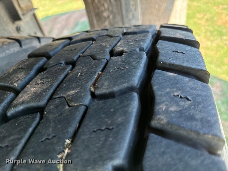 image for item EJ0327 2007 Sterling dump truck