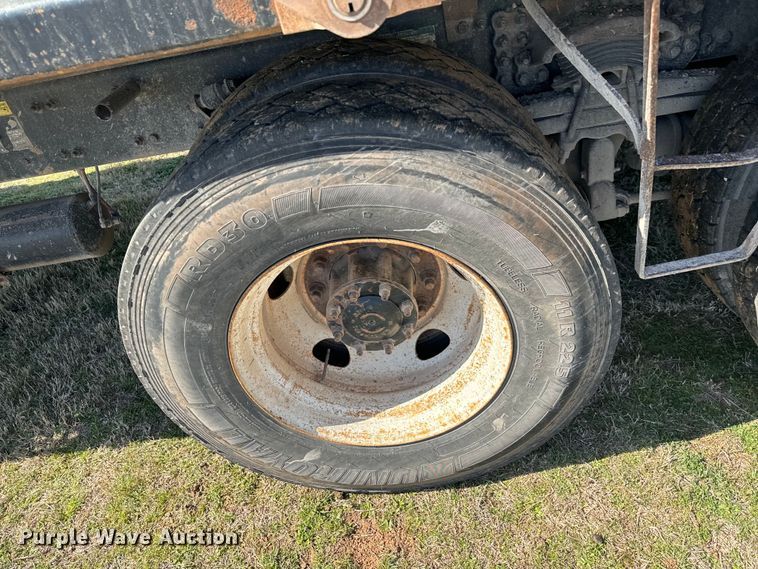 image for item EJ0327 2007 Sterling dump truck