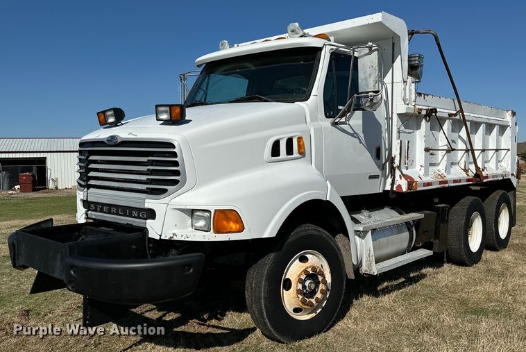 image for item EJ0328 2007 Sterling dump truck