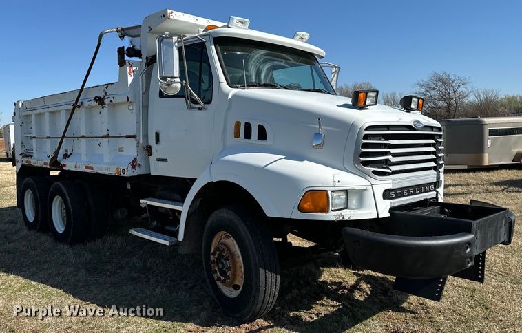 image for item EJ0328 2007 Sterling dump truck