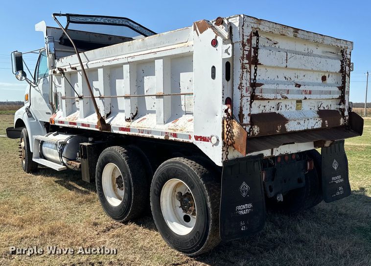 image for item EJ0328 2007 Sterling dump truck