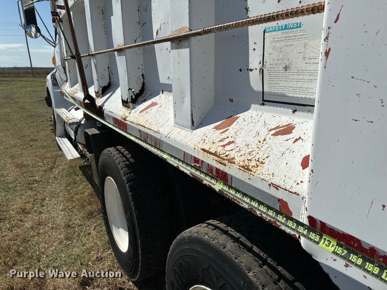 image for item EJ0328 2007 Sterling dump truck