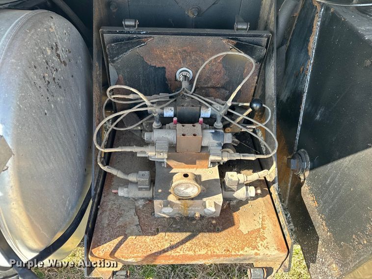 image for item EJ0328 2007 Sterling dump truck