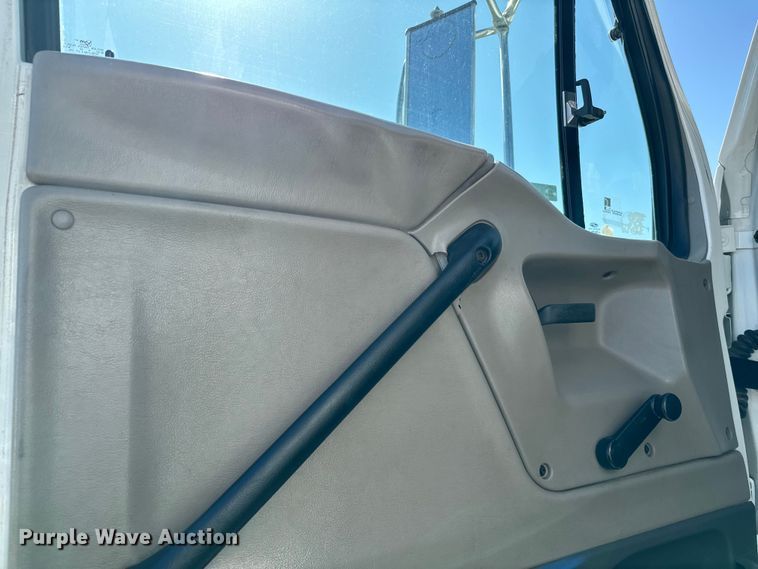 image for item EJ0328 2007 Sterling dump truck