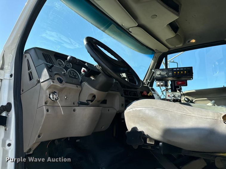 image for item EJ0328 2007 Sterling dump truck