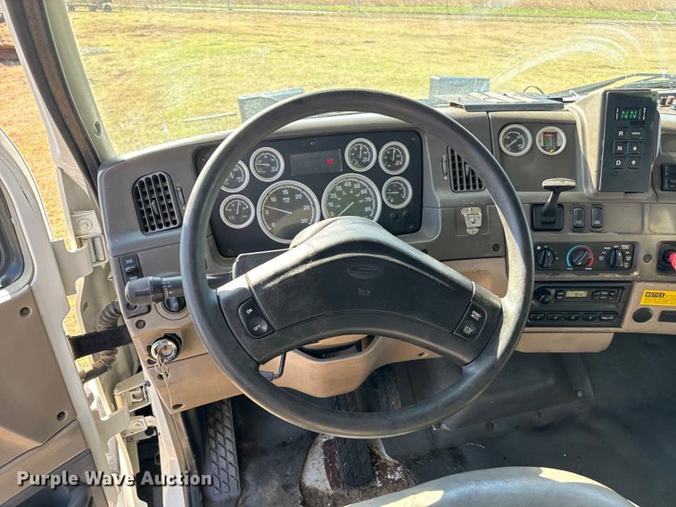 image for item EJ0328 2007 Sterling dump truck