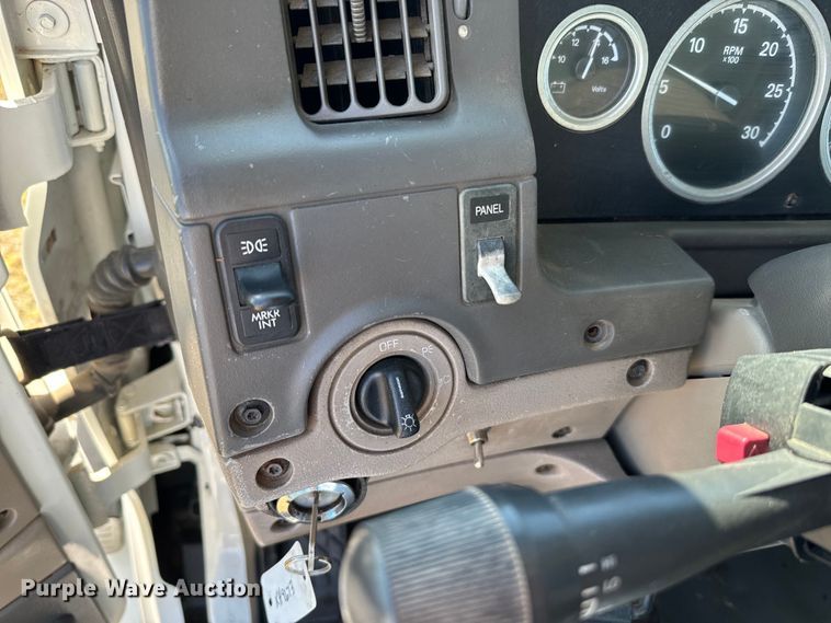 image for item EJ0328 2007 Sterling dump truck