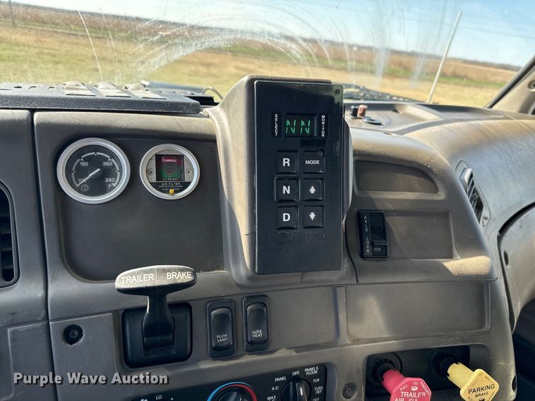 image for item EJ0328 2007 Sterling dump truck