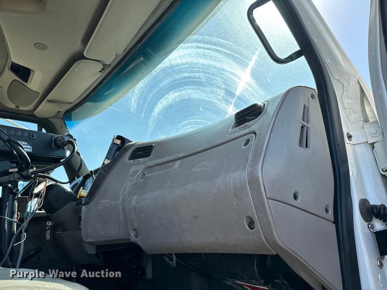 image for item EJ0328 2007 Sterling dump truck