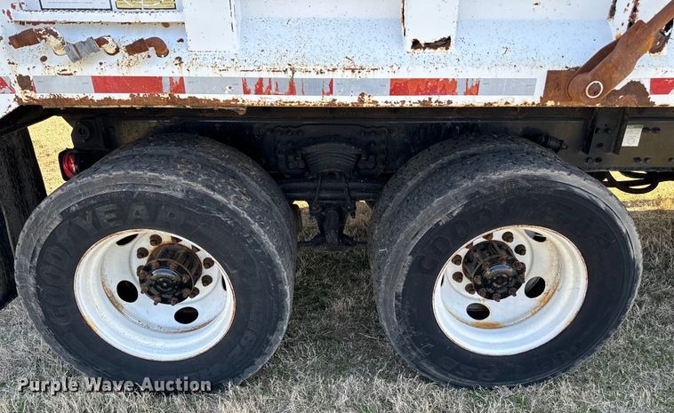 image for item EJ0328 2007 Sterling dump truck