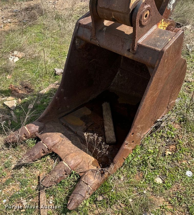 image for item EJ0339 1996 John Deere 690E LC excavator