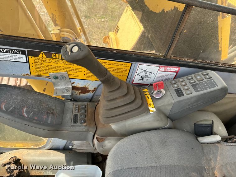 image for item EJ0339 1996 John Deere 690E LC excavator