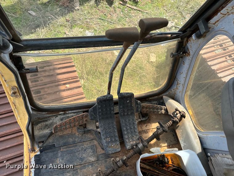 image for item EJ0339 1996 John Deere 690E LC excavator